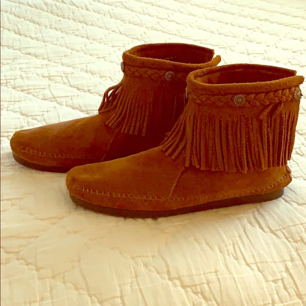 Minnetonka High Top Back Zip Boot
